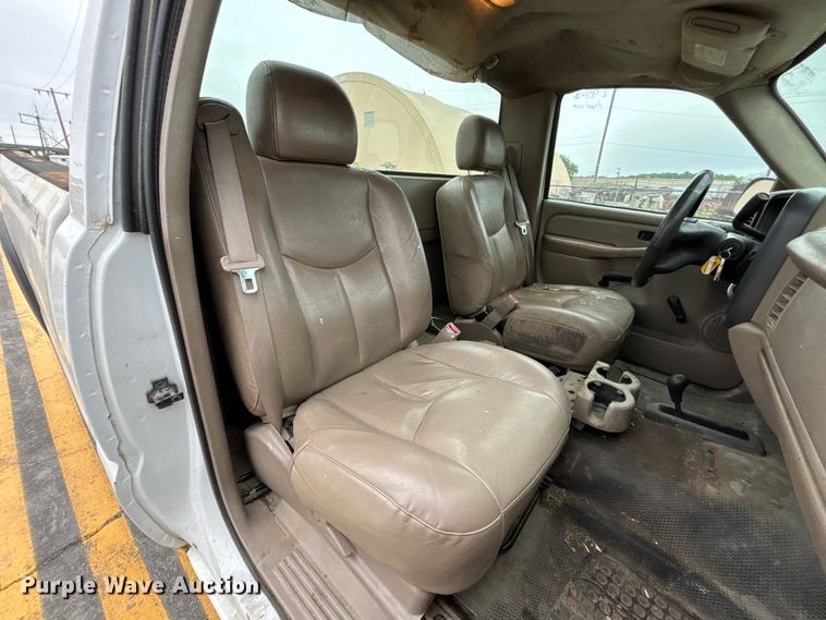 image for item FH6091 2004 Chevrolet Silverado 2500HD pickup truck