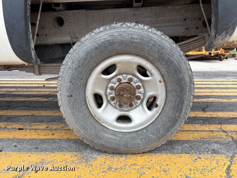 image for item FH6091 2004 Chevrolet Silverado 2500HD pickup truck