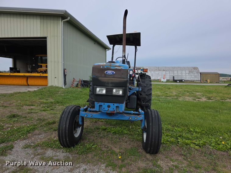 image for item FH6098 1993 Ford 8240 tractor