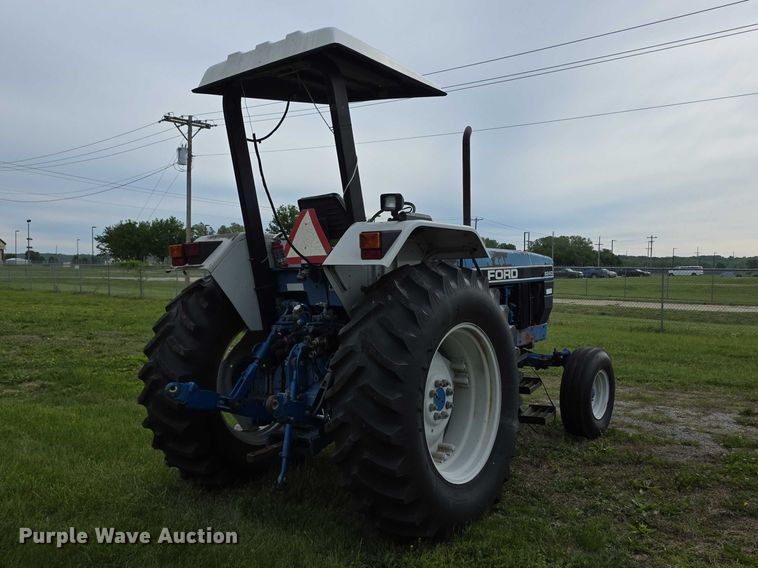 image for item FH6098 1993 Ford 8240 tractor