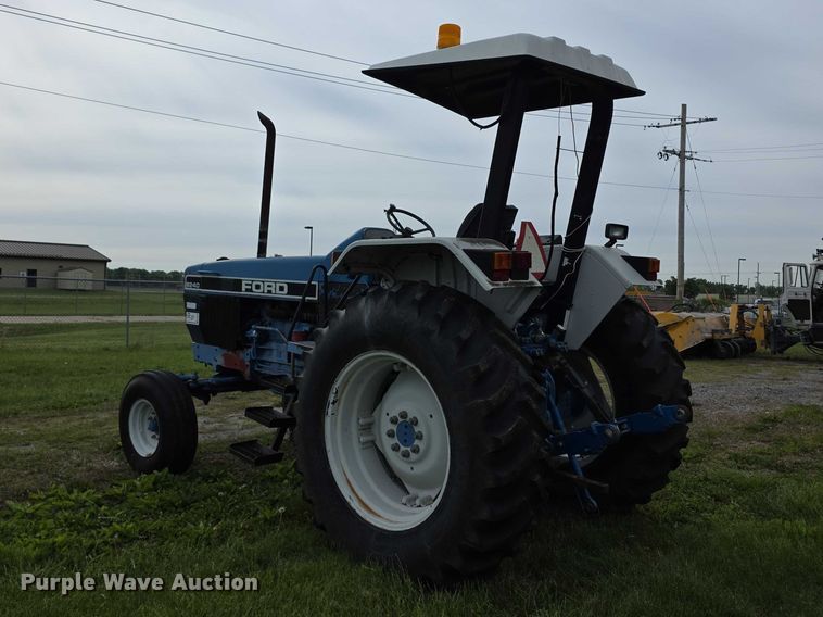 image for item FH6098 1993 Ford 8240 tractor
