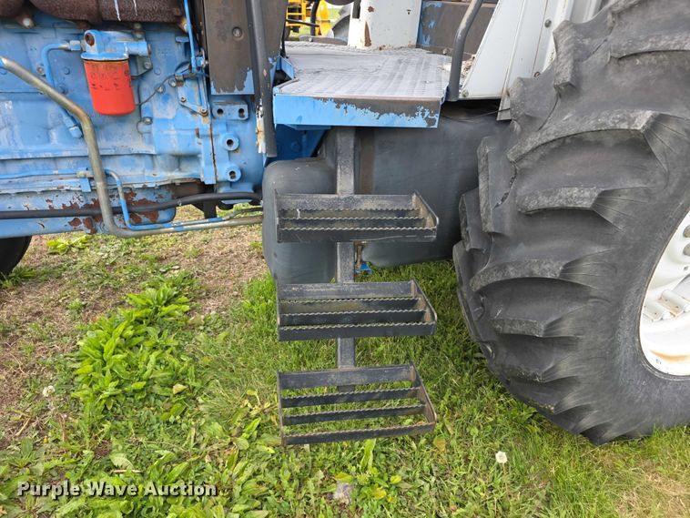 image for item FH6098 1993 Ford 8240 tractor