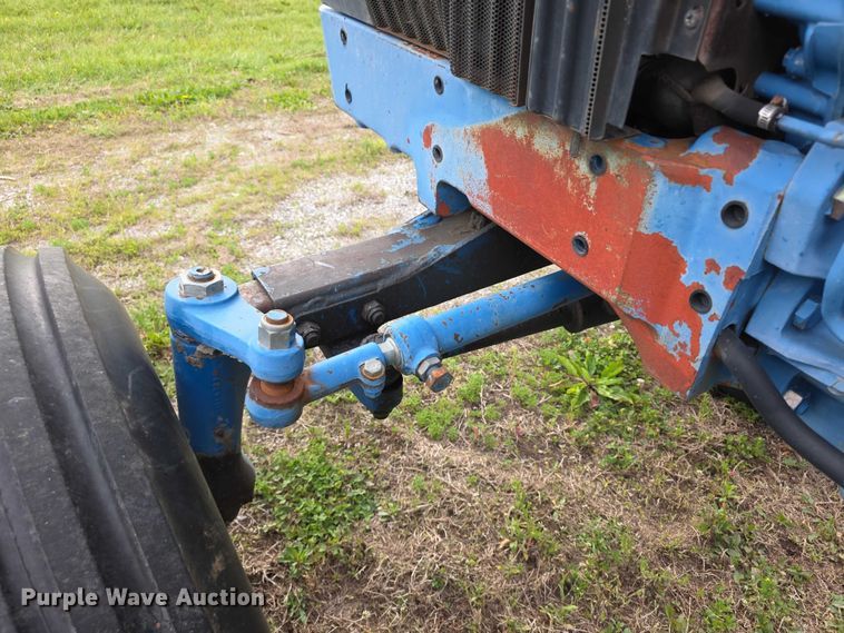 image for item FH6098 1993 Ford 8240 tractor