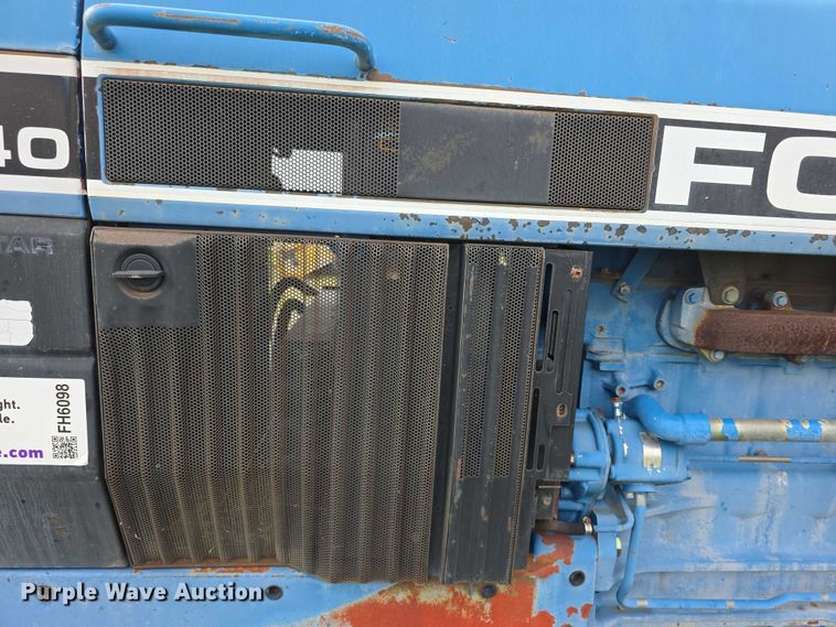 image for item FH6098 1993 Ford 8240 tractor