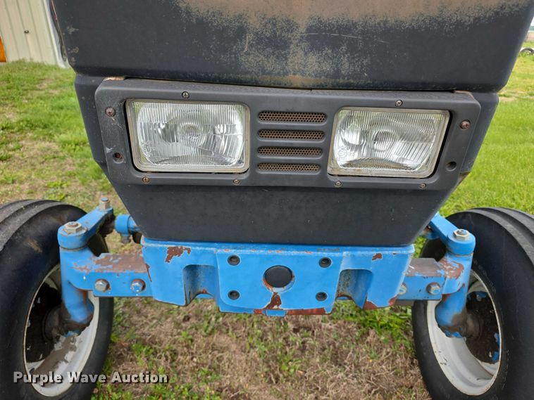image for item FH6098 1993 Ford 8240 tractor