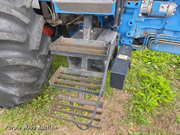 image for item FH6098 1993 Ford 8240 tractor