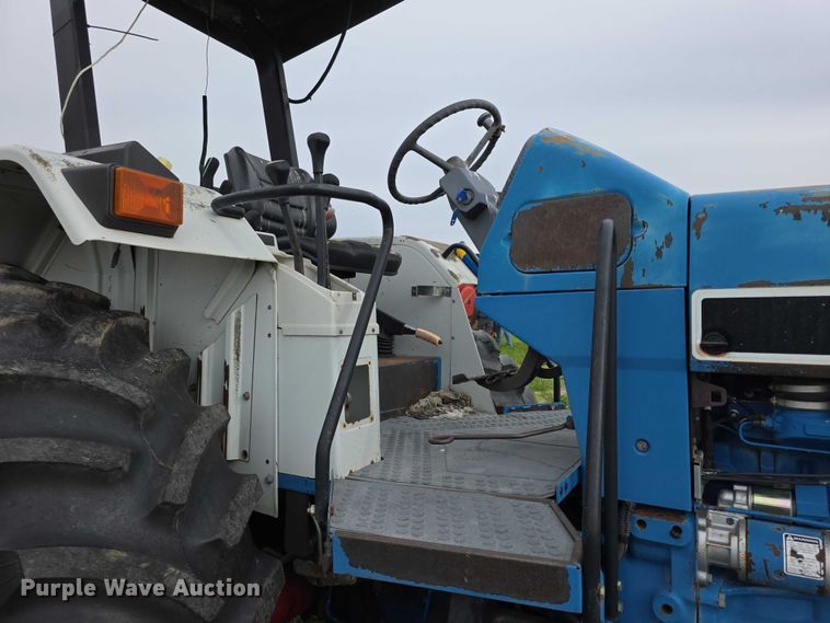 image for item FH6098 1993 Ford 8240 tractor