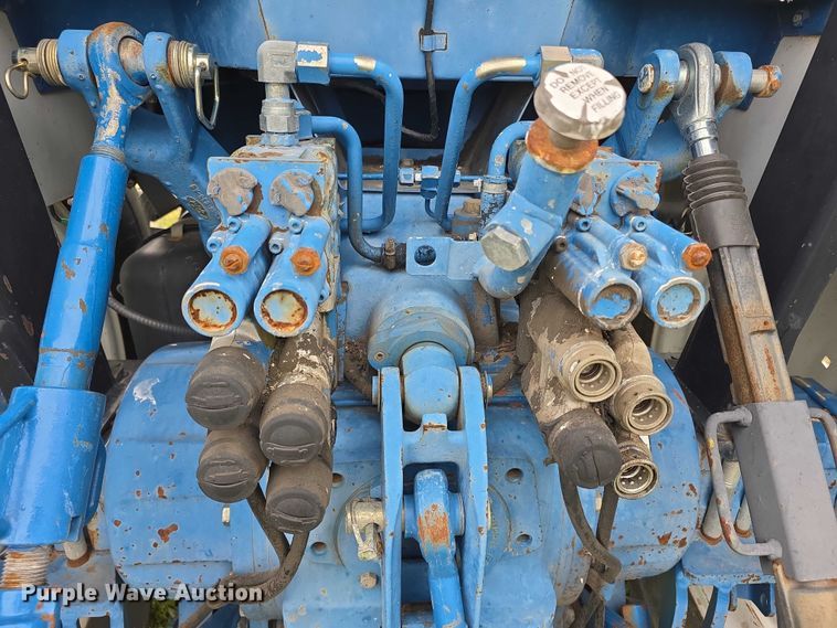 image for item FH6098 1993 Ford 8240 tractor