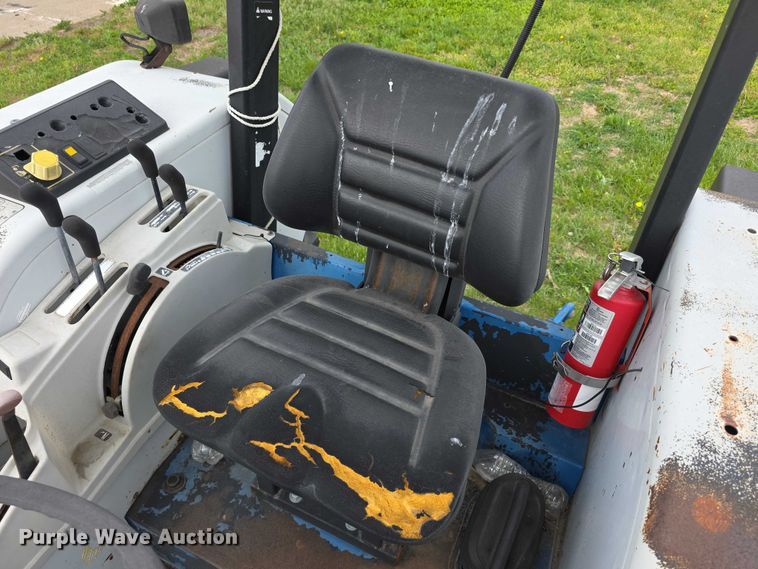 image for item FH6098 1993 Ford 8240 tractor