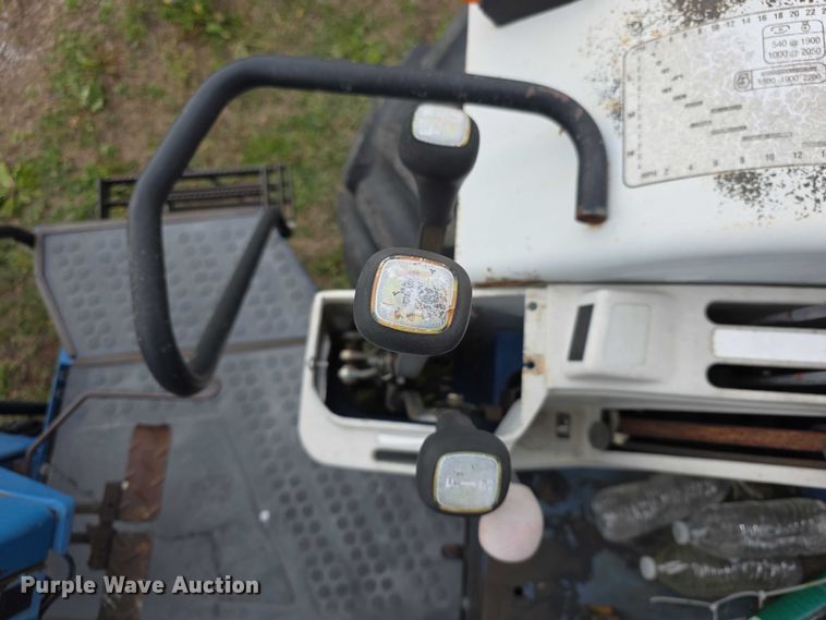 image for item FH6098 1993 Ford 8240 tractor
