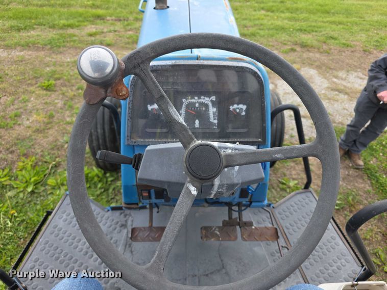 image for item FH6098 1993 Ford 8240 tractor