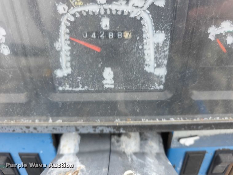 image for item FH6098 1993 Ford 8240 tractor