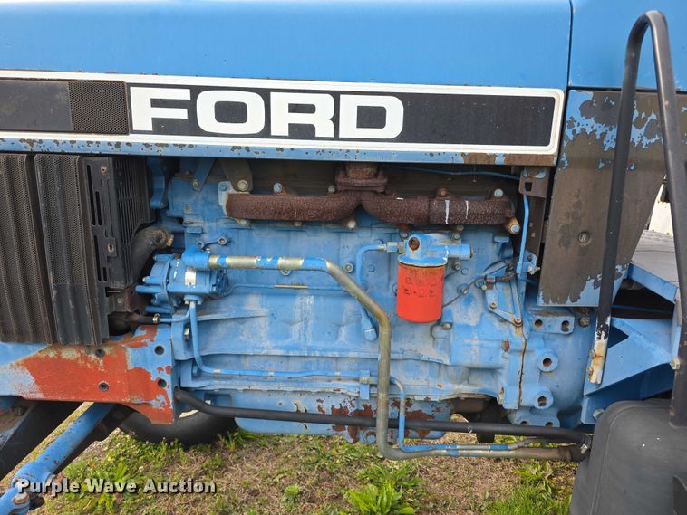 image for item FH6098 1993 Ford 8240 tractor