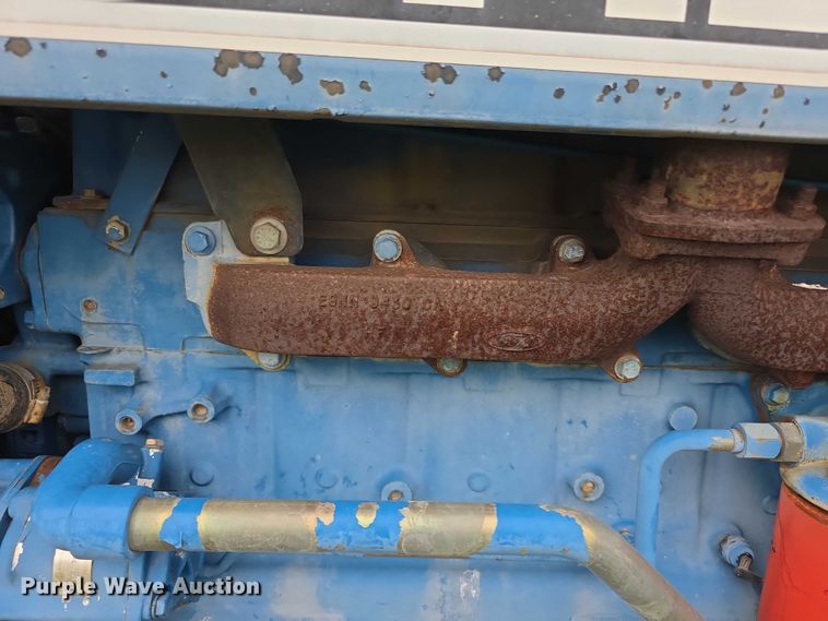 image for item FH6098 1993 Ford 8240 tractor