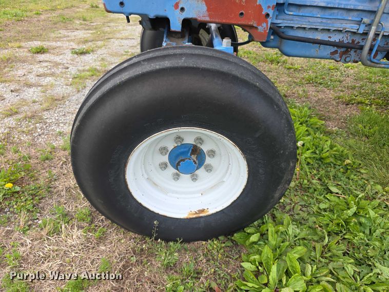 image for item FH6098 1993 Ford 8240 tractor