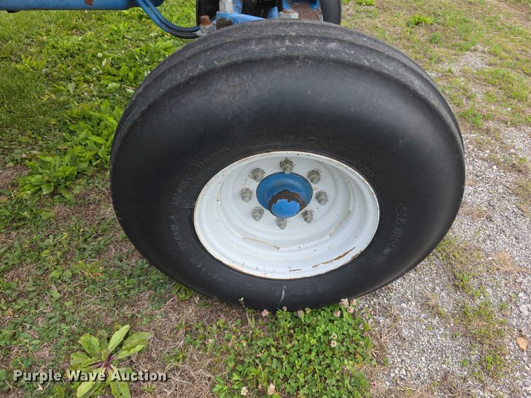 image for item FH6098 1993 Ford 8240 tractor