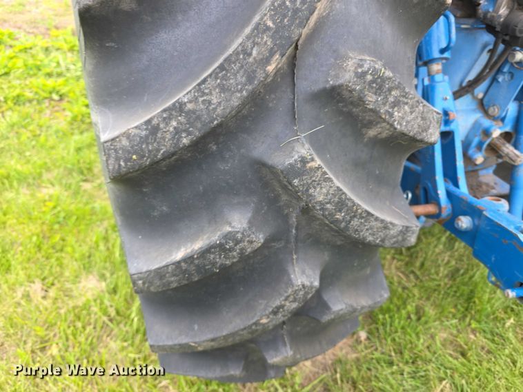 image for item FH6098 1993 Ford 8240 tractor
