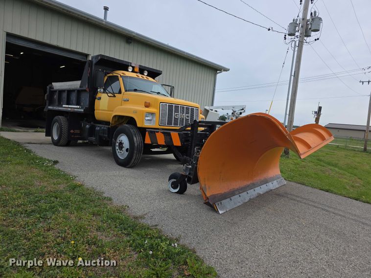 image for item FH6101 1996 GMC Topkick dump truck