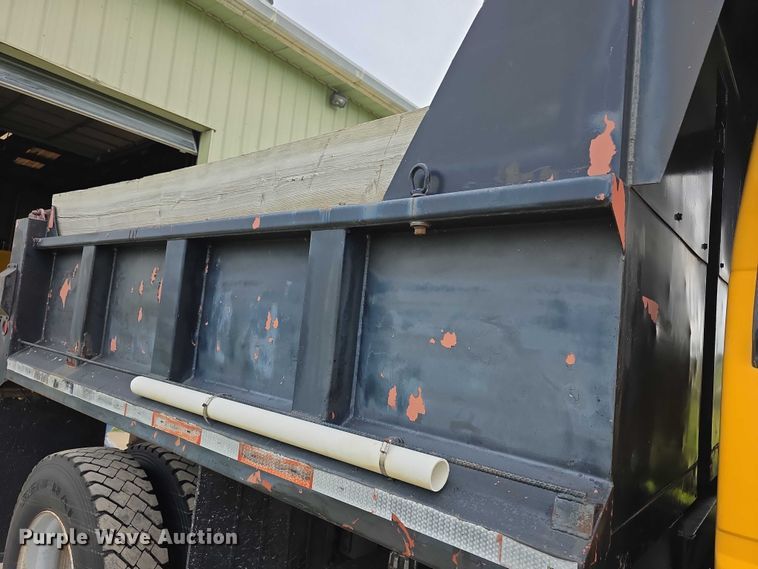 image for item FH6101 1996 GMC Topkick dump truck