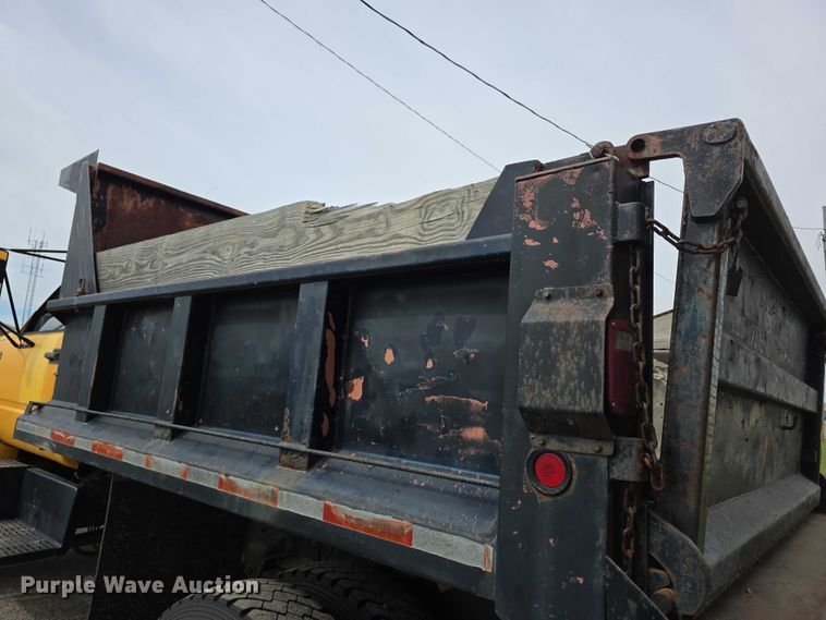 image for item FH6101 1996 GMC Topkick dump truck