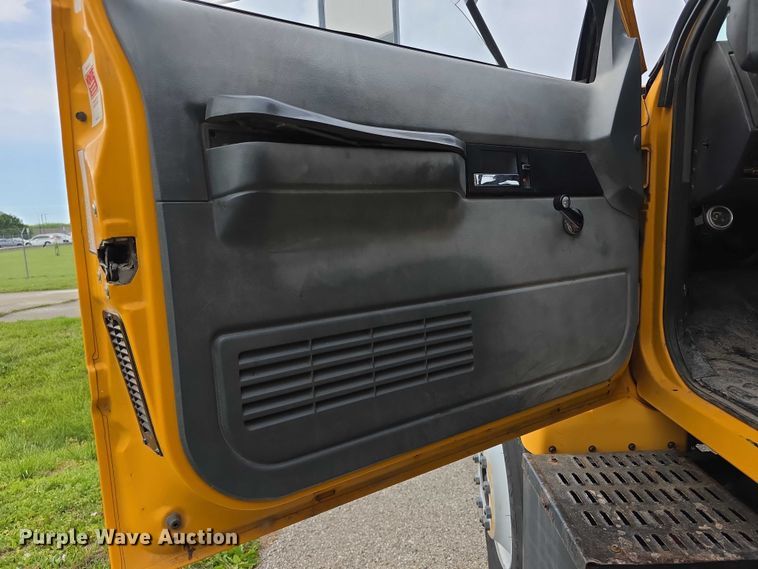 image for item FH6101 1996 GMC Topkick dump truck