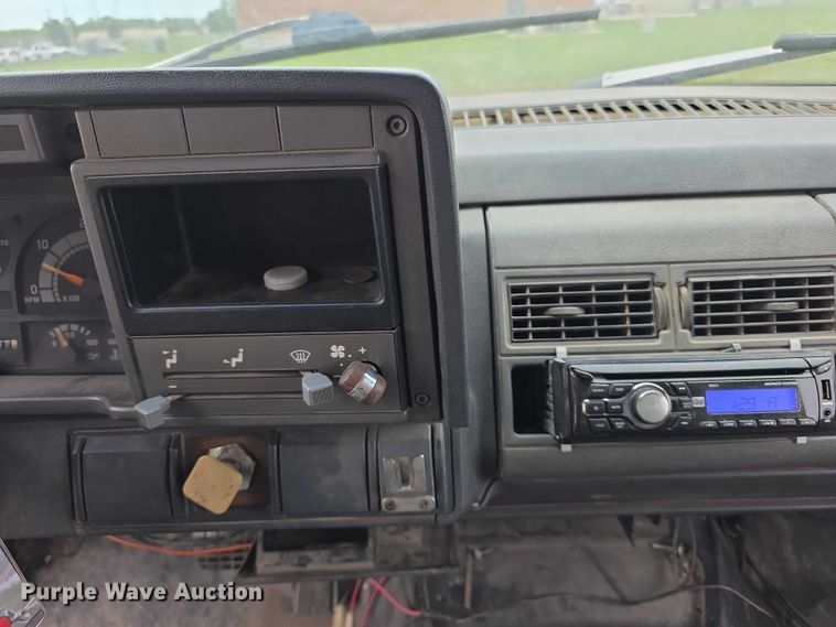 image for item FH6101 1996 GMC Topkick dump truck
