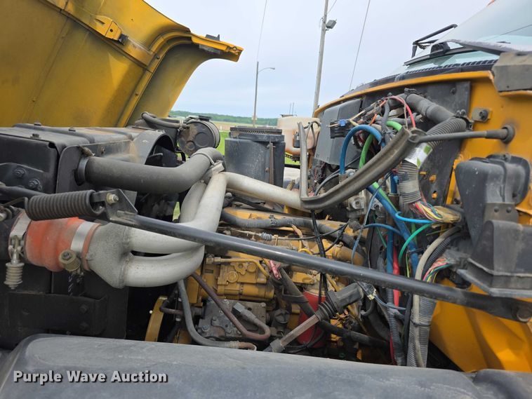 image for item FH6101 1996 GMC Topkick dump truck