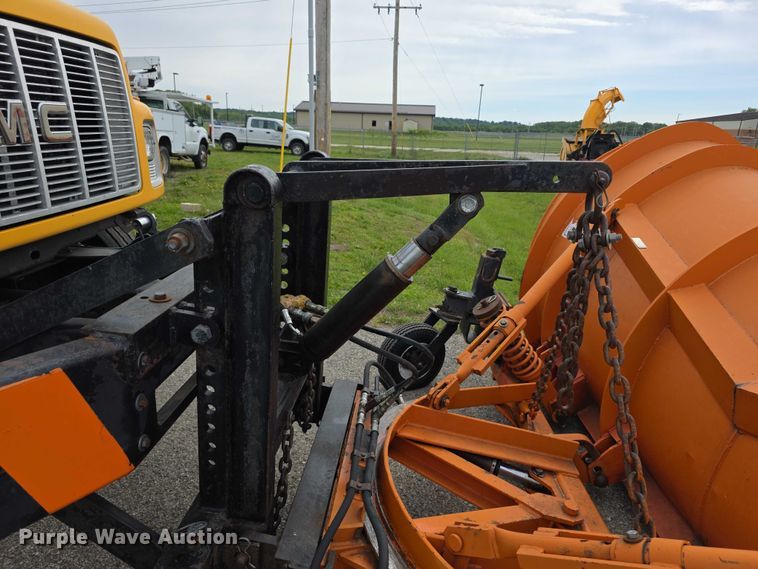 image for item FH6101 1996 GMC Topkick dump truck
