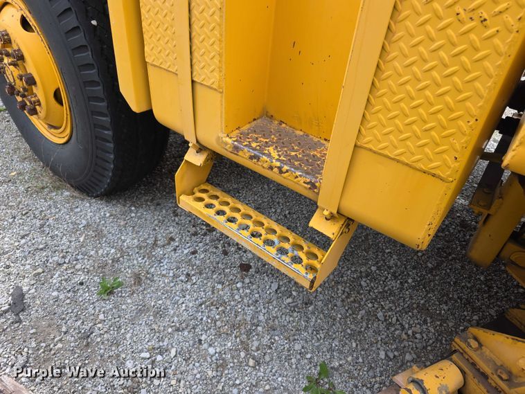 image for item FH6102 1982 Oshkosh  WT2206 snow blower truck