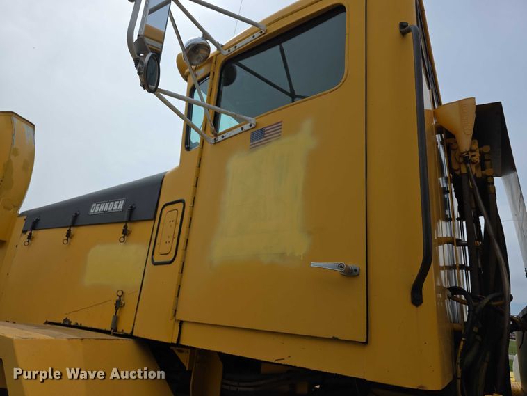 image for item FH6102 1982 Oshkosh  WT2206 snow blower truck