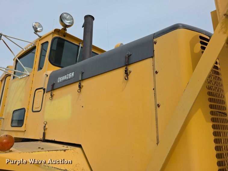 image for item FH6102 1982 Oshkosh  WT2206 snow blower truck