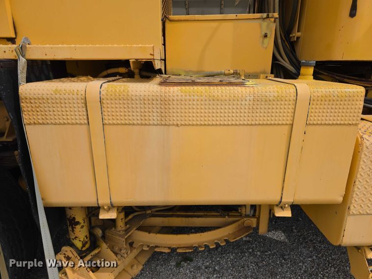 image for item FH6102 1982 Oshkosh  WT2206 snow blower truck