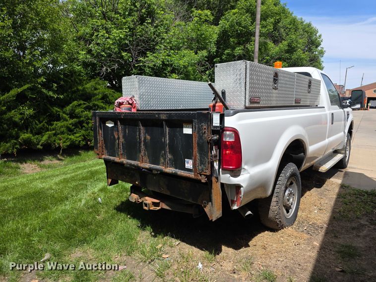 image for item FH6103 2009 Ford F350 Super Duty pickup truck