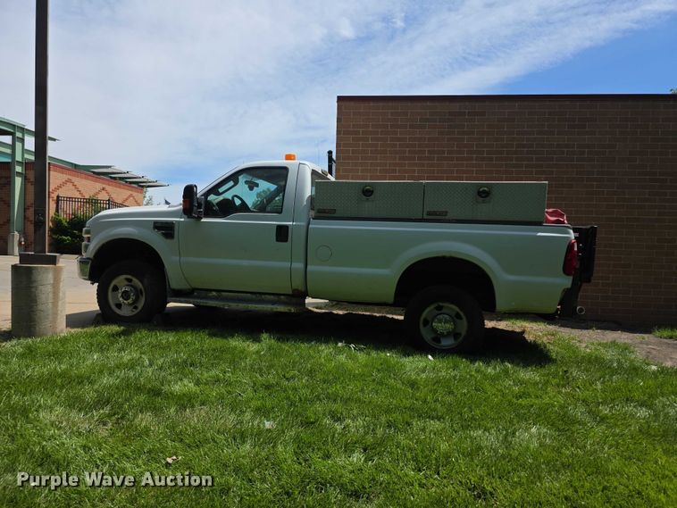 image for item FH6103 2009 Ford F350 Super Duty pickup truck
