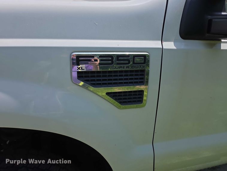 image for item FH6103 2009 Ford F350 Super Duty pickup truck