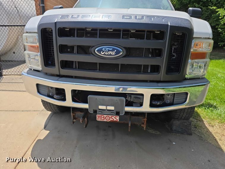 image for item FH6103 2009 Ford F350 Super Duty pickup truck