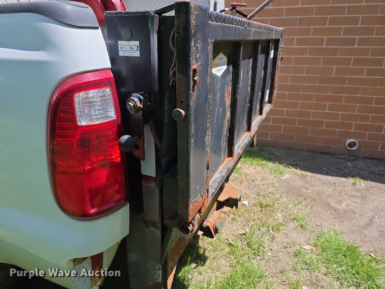image for item FH6103 2009 Ford F350 Super Duty pickup truck