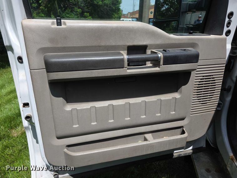 image for item FH6103 2009 Ford F350 Super Duty pickup truck