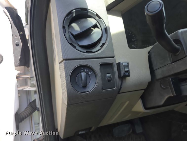image for item FH6103 2009 Ford F350 Super Duty pickup truck