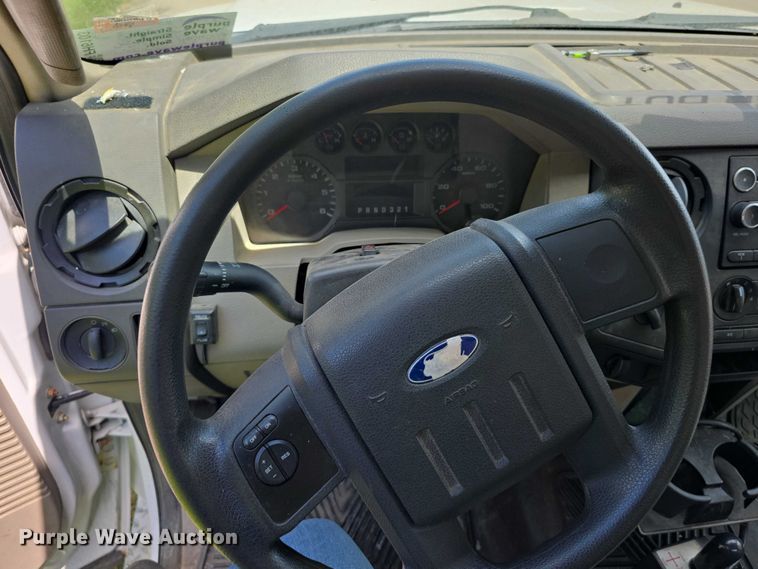image for item FH6103 2009 Ford F350 Super Duty pickup truck