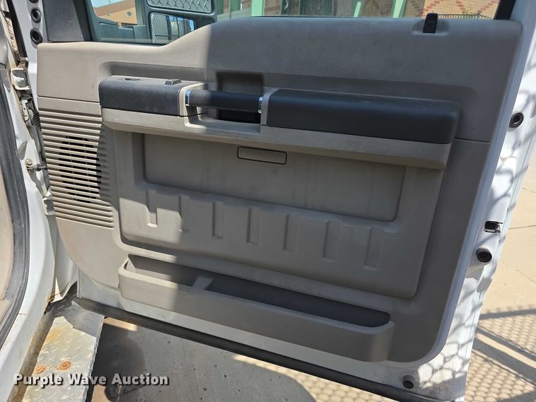 image for item FH6103 2009 Ford F350 Super Duty pickup truck