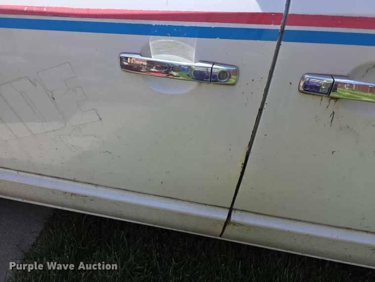 image for item FH6104 2009 Nissan Quest van