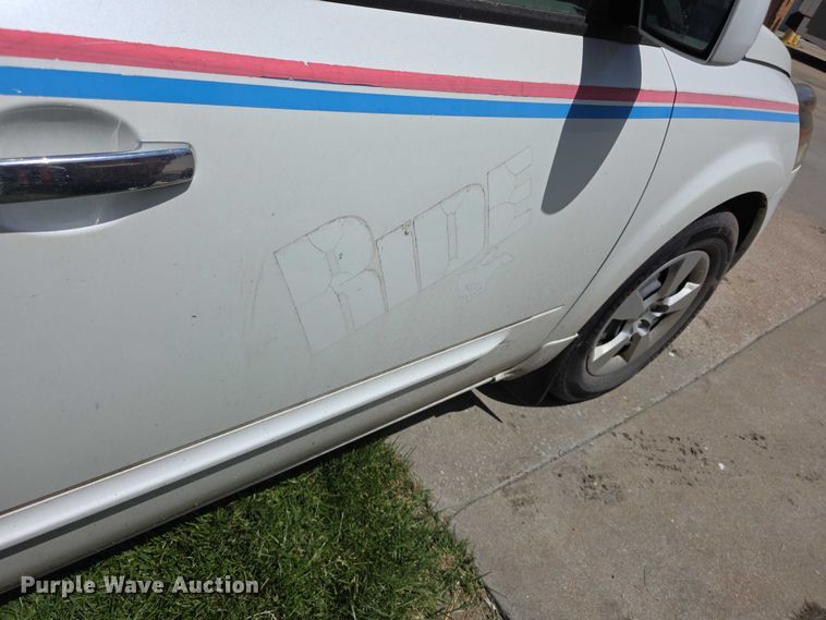 image for item FH6104 2009 Nissan Quest van