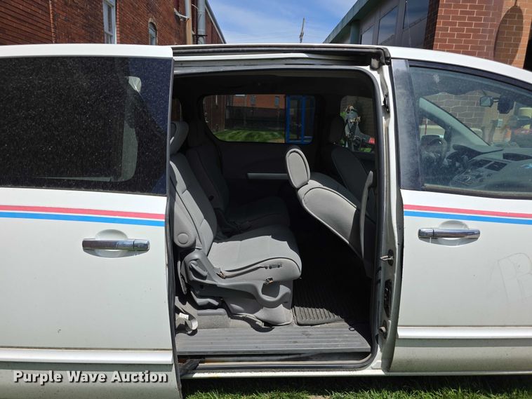 image for item FH6104 2009 Nissan Quest van