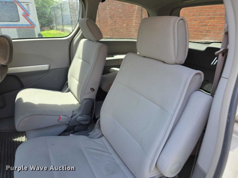 image for item FH6104 2009 Nissan Quest van