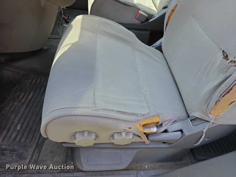 image for item FH6104 2009 Nissan Quest van
