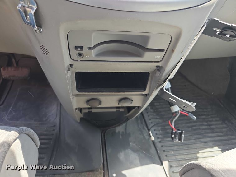 image for item FH6104 2009 Nissan Quest van