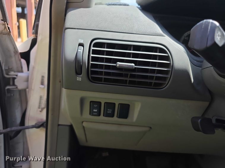 image for item FH6104 2009 Nissan Quest van