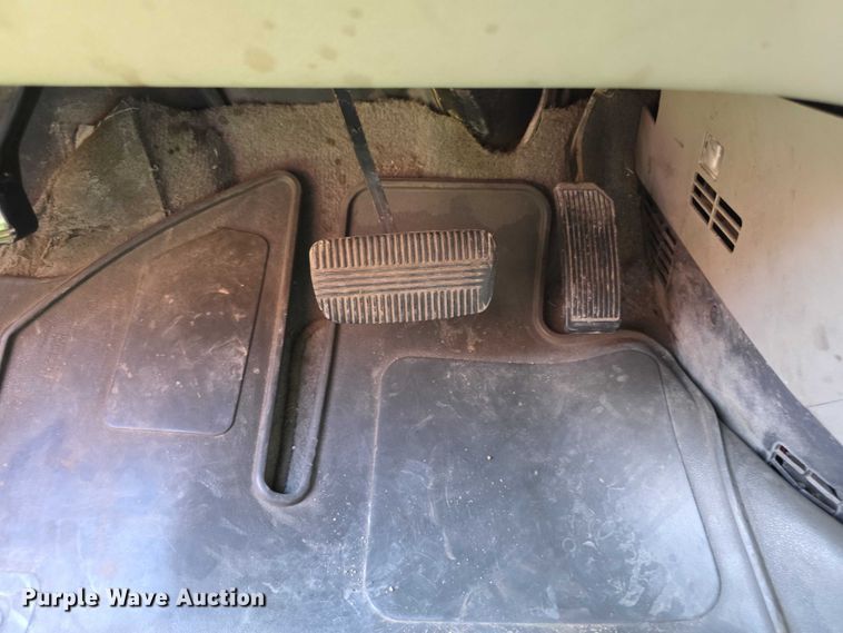 image for item FH6104 2009 Nissan Quest van