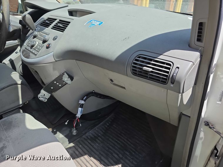 image for item FH6104 2009 Nissan Quest van